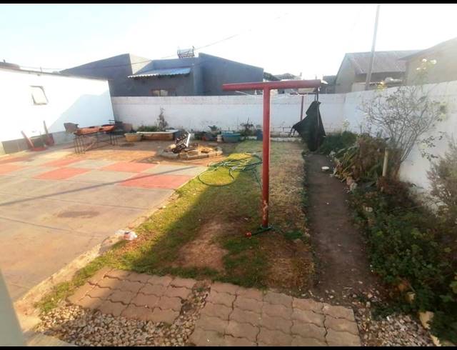 1 BEDROOM HOUSE FOR SALE IN SILUMA VIEW